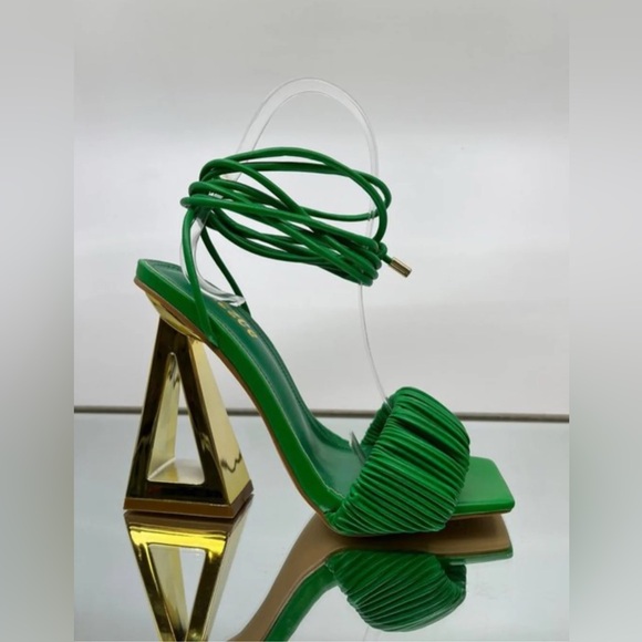 NWT AZALEA WANG AMIE CHUNKY SANDAL IN GREEN. SIZE 6 - Picture 10 of 17